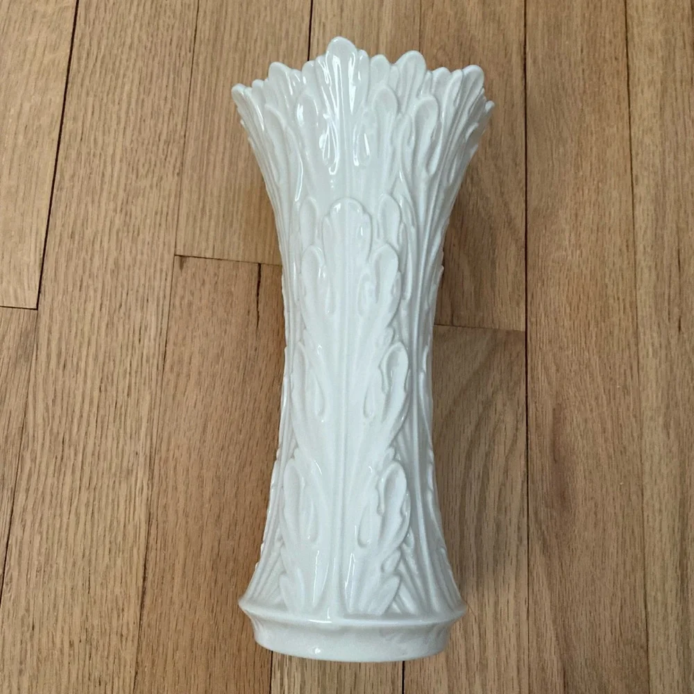 Vintage 80s Lenox Classic Off White Porcelain Woodland Leaf Pattern Vase/Pitcher
